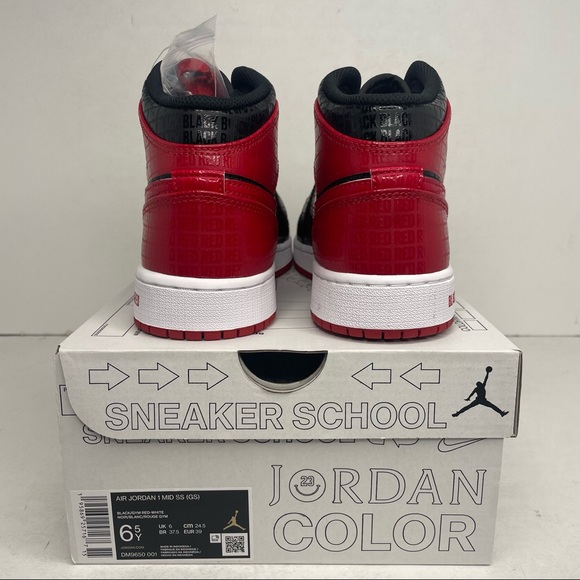 Nike Air Jordan 1 Retro Mid GS SE “Bred Text” NEW 2022 - Picture 4 of 4